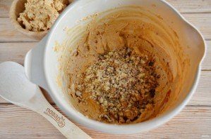 Шоколадный торт с орехами 